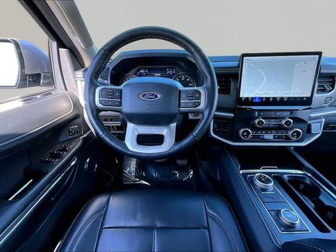 Used 2024 Ford Expedition XLT image 8