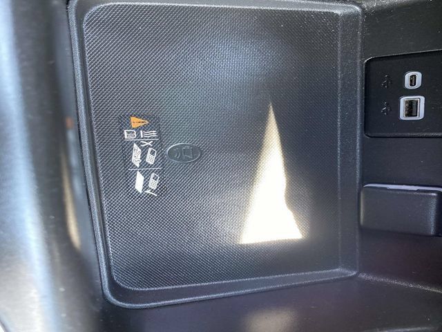 Used 2021 Chevrolet Suburban LT w/ Luxury Package AWD/4WD image 11