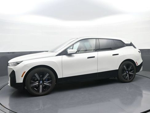 Used 2024 BMW iX xDrive50 w/ Sport Package AWD/4WD image 4