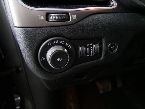 Used 2022 Jeep Cherokee Limited image 18