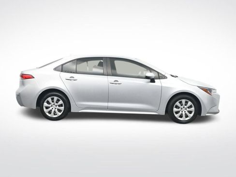 Used 2022 Toyota Corolla LE FWD image 4