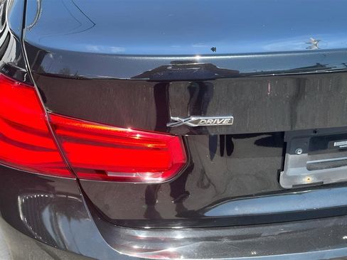 Used 2018 BMW 330i xDrive Sedan w/ Convenience Package AWD/4WD image 10