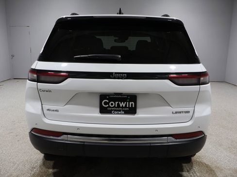 Used 2024 Jeep Grand Cherokee Limited image 3