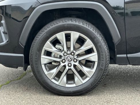 Used 2023 Toyota RAV4 XLE Premium image 31