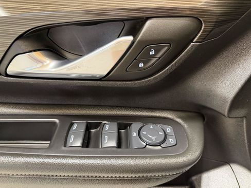 Used 2024 GMC Terrain SLE w/ Driver Convenience Package FWD image 14