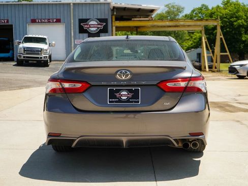 Used 2019 Toyota Camry SE FWD image 19