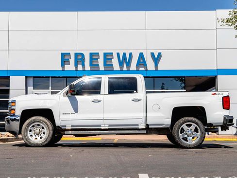 Used 2018 Chevrolet Silverado 2500 LT w/ LT Fleet Convenience Package AWD/4WD image 2