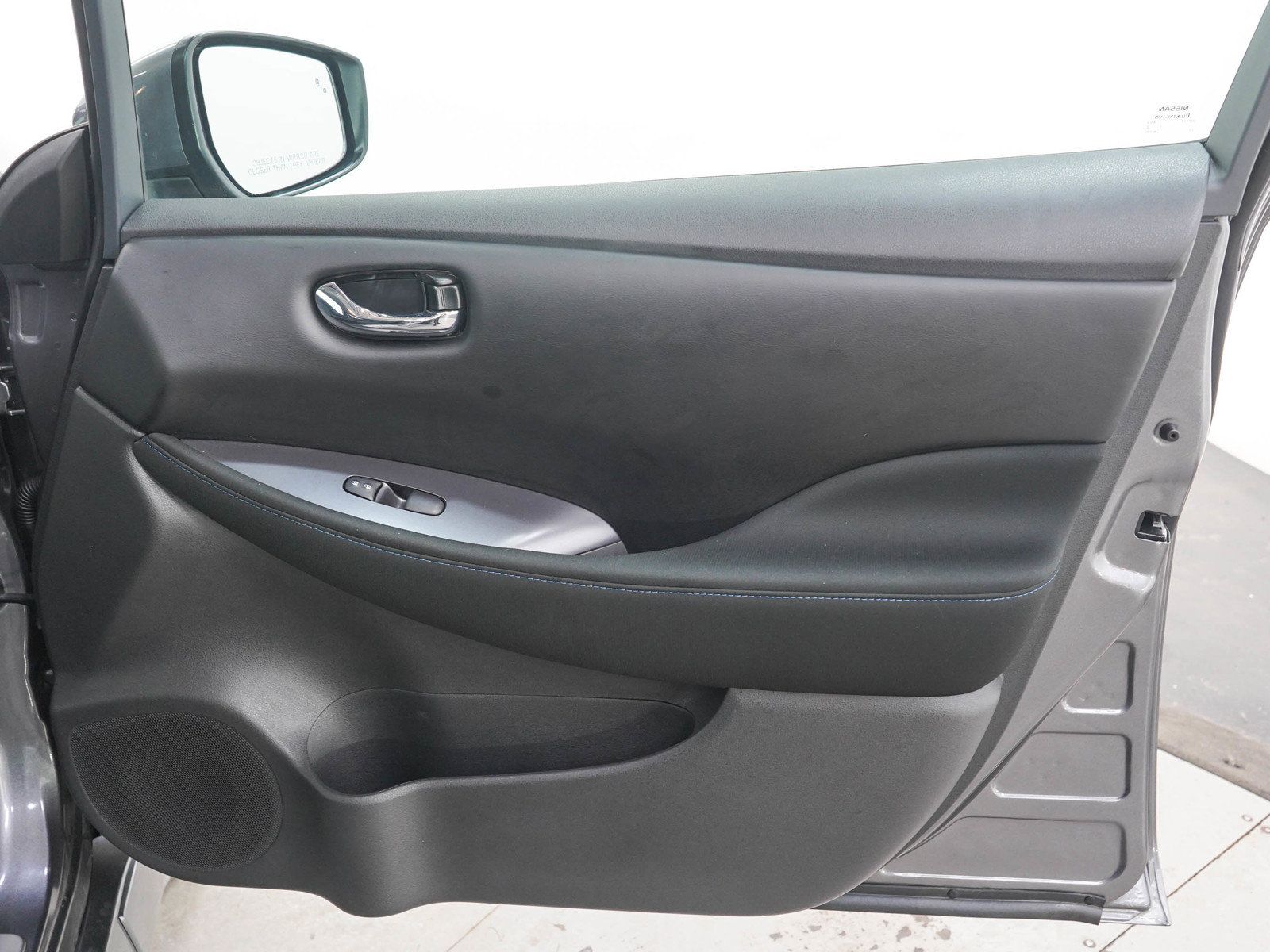 Used 2025 Nissan Leaf S FWD image 11