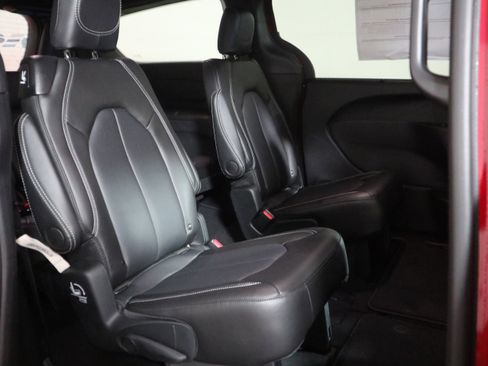 New 2026 Chrysler Pacifica Select image 21