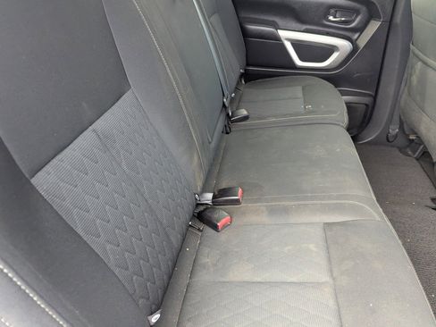 Used 2018 Nissan Titan SV image 14