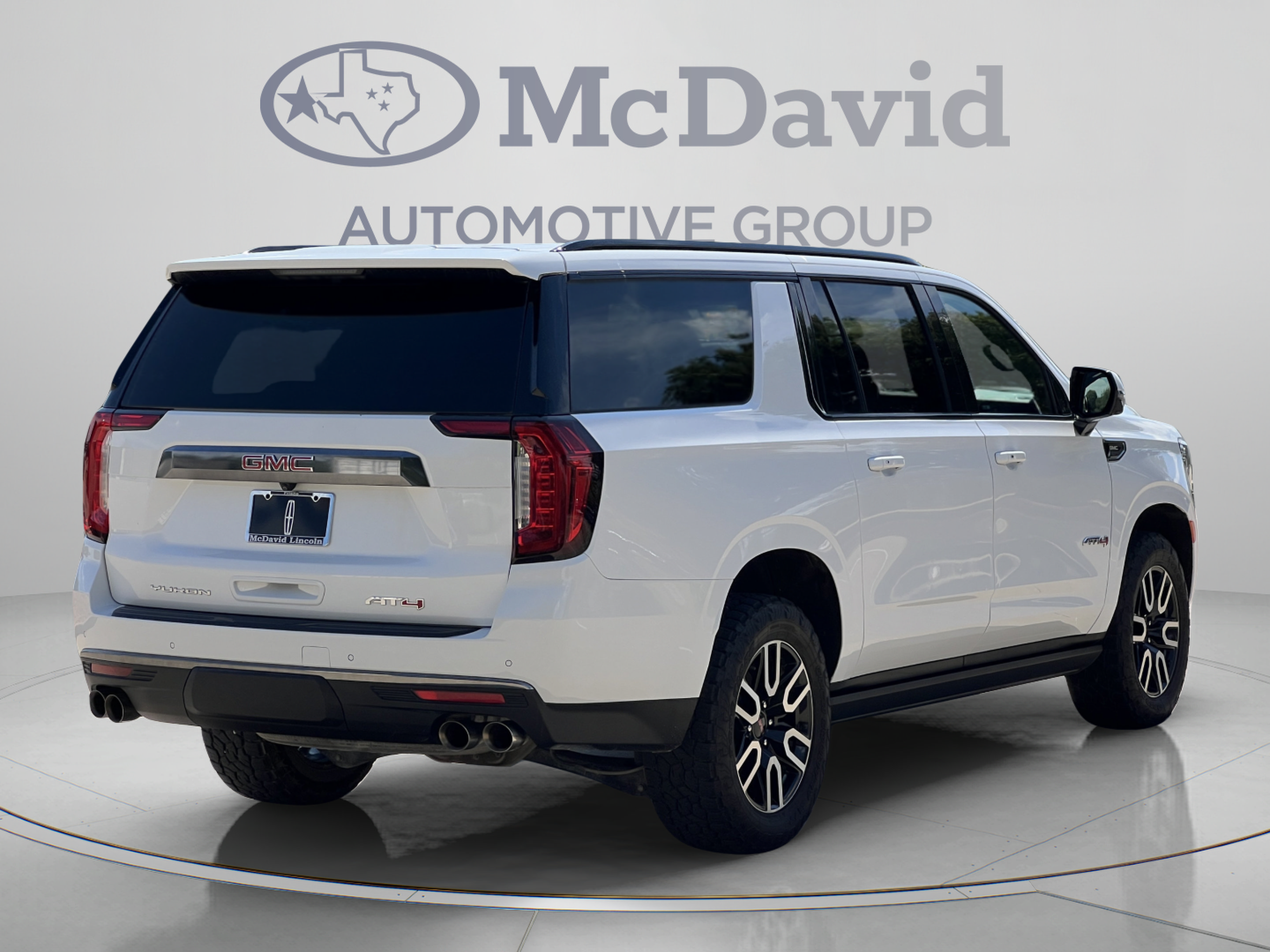Used 2023 GMC Yukon XL AT4 w/ Technology Package AWD/4WD image 7