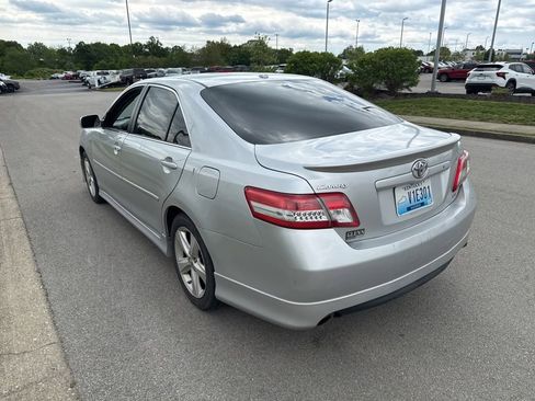 Used 2011 Toyota Camry SE w/ SE Extra-Value Pkg #1 FWD image 4