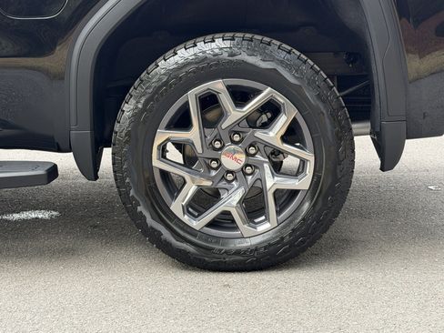 New 2026 GMC Sierra 1500 SLT image 17