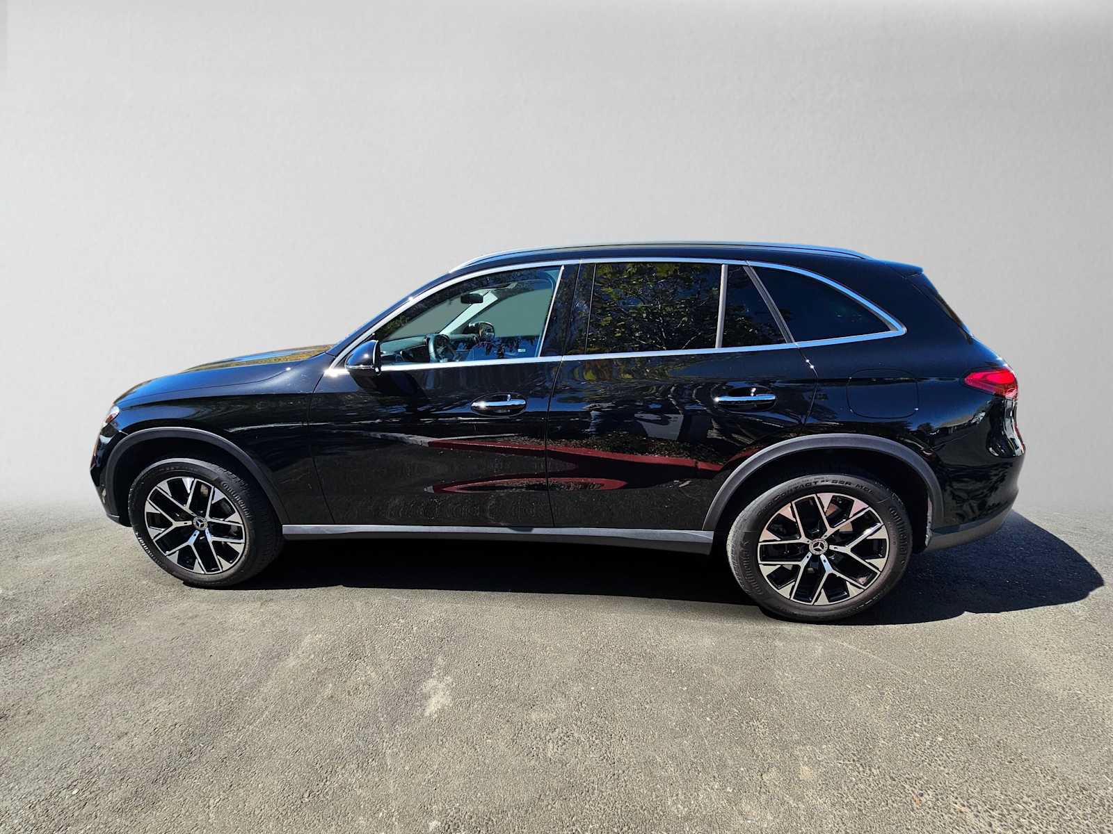 Used 2025 Mercedes-Benz GLC 350e 4MATIC image 6