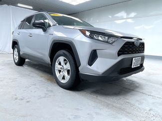 Used 2020 Toyota RAV4 LE image 1