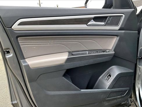 Used 2022 Volkswagen Atlas SE w/ Black Wheel Package image 14