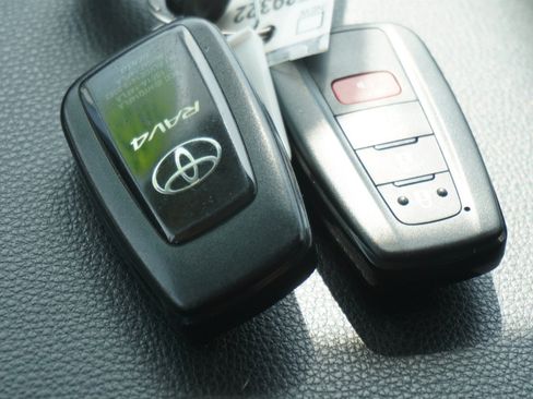 Used 2025 Toyota RAV4 XLE w/ Convenience Package AWD/4WD image 19