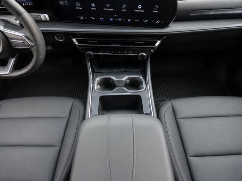 Used 2025 Chevrolet Traverse LT w/ Midnight/Sport Edition FWD image 13