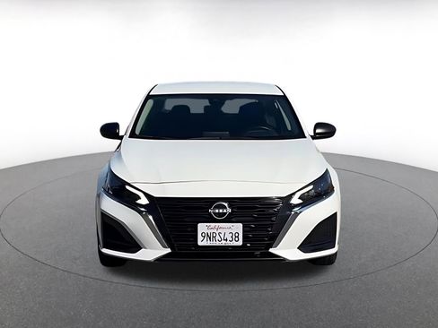 Used 2025 Nissan Altima 2.5 SV FWD image 3