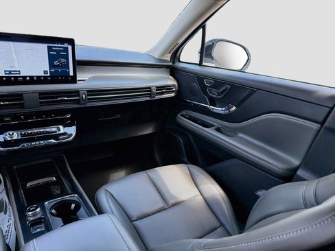 Certified 2023 Lincoln Corsair FWD w/ Equipment Group 101A image 24