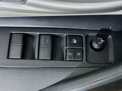 Used 2021 Toyota Corolla LE FWD image 20