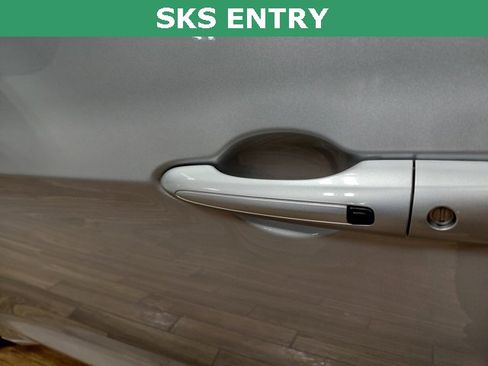 Used 2024 Chrysler Pacifica Touring-L image 13