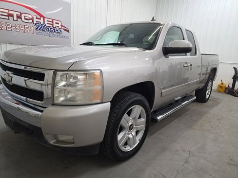 Used 2008 Chevrolet Silverado 1500 LT w/ Texas Edition image 3