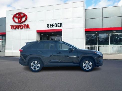 Used 2019 Toyota RAV4 XLE image 2