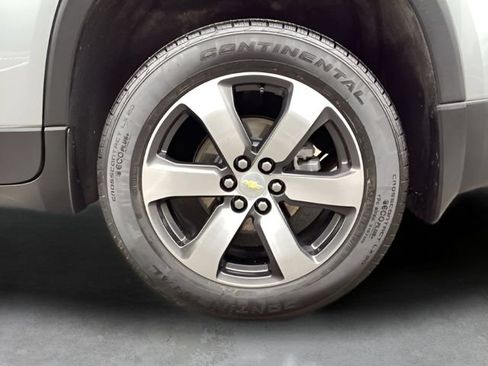 Used 2023 Chevrolet Traverse LT w/ LT Premium Package AWD/4WD image 11