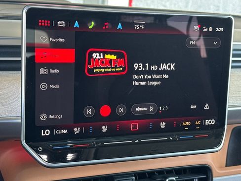Used 2025 Volkswagen ID. Buzz 1st Edition RWD image 18
