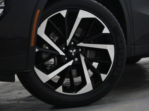 Used 2022 Mitsubishi Outlander ES image 3