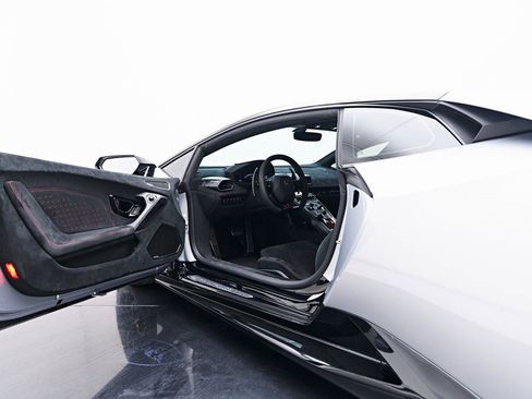 Used 2018 Lamborghini Huracan Performante image 49
