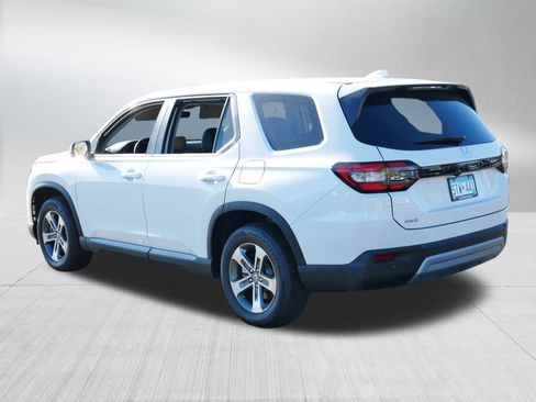 Certified 2025 Honda Pilot EX-L image 5
