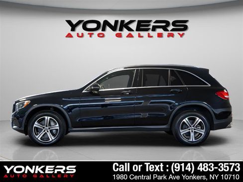 Used 2018 Mercedes-Benz GLC 300 4MATIC image 3
