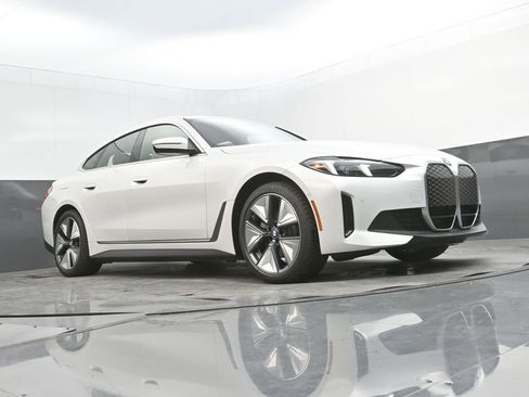 New 2026 BMW i4 eDrive40 w/ Premium Package RWD image 48