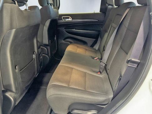 Used 2019 Jeep Grand Cherokee Laredo AWD/4WD image 19