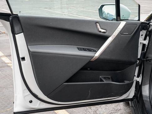 Used 2025 BMW iX xDrive50 image 9