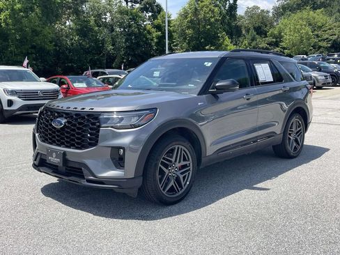 Used 2025 Ford Explorer ST-Line w/ ST-Line Street Pack AWD/4WD image 3