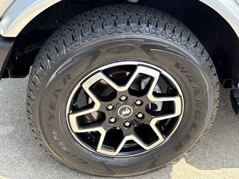 Used 2023 Ford Bronco Outer Banks AWD/4WD image 12