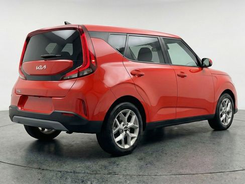 Used 2025 Kia Soul LX w/ LX Technology Package image 9