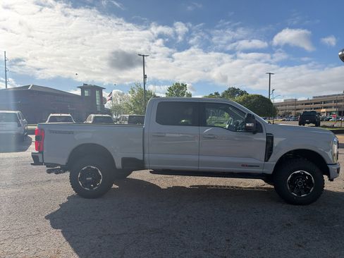 New 2026 Ford F250 Platinum AWD/4WD image 4