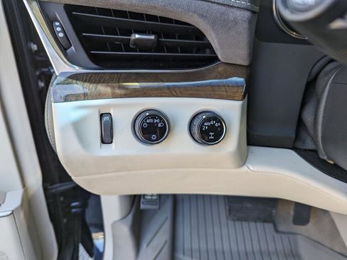 Used 2019 Cadillac Escalade Luxury w/ LPO, Radiant Package AWD/4WD image 14