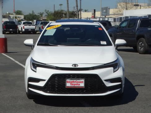 Used 2025 Toyota Corolla SE w/ SE Premium Package image 3