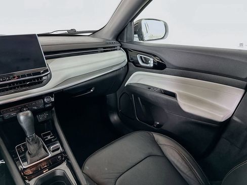 Certified 2023 Jeep Compass Limited image 30