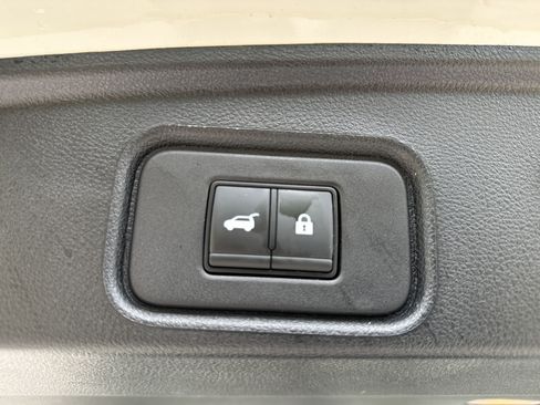 Used 2024 Nissan Pathfinder SL FWD image 33