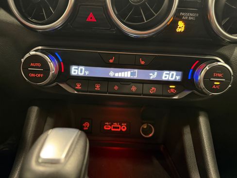 Used 2025 Nissan Sentra SR FWD image 18