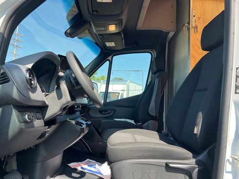 Used 2024 Mercedes-Benz Sprinter 4500 image 13