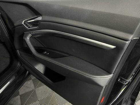 Used 2023 Audi e-tron Premium w/ Convenience Plus Package image 35