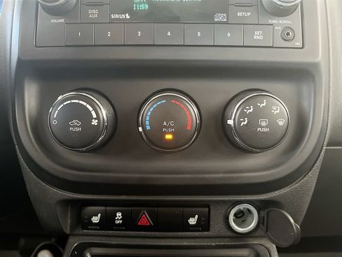 Used 2017 Jeep Patriot Latitude FWD image 13