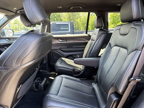 Used 2024 Jeep Grand Cherokee L Limited AWD/4WD image 9